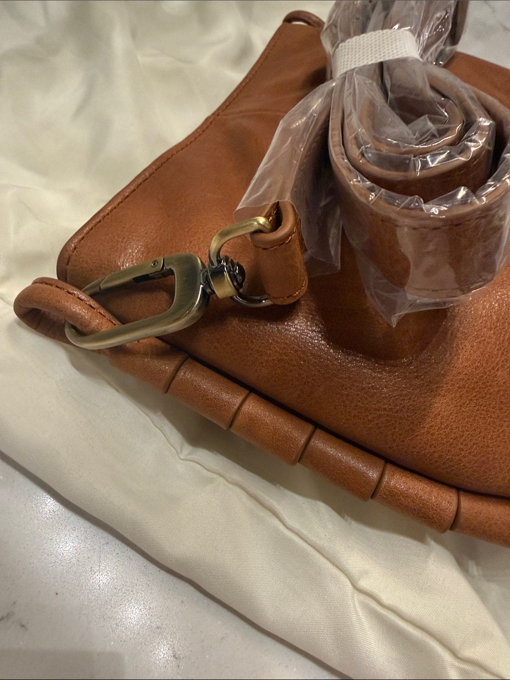 NWT Hobo Phoebe Polished Leather Crossbody Bag Purse in Smooth Saddle Leather - Picture 7 of 8